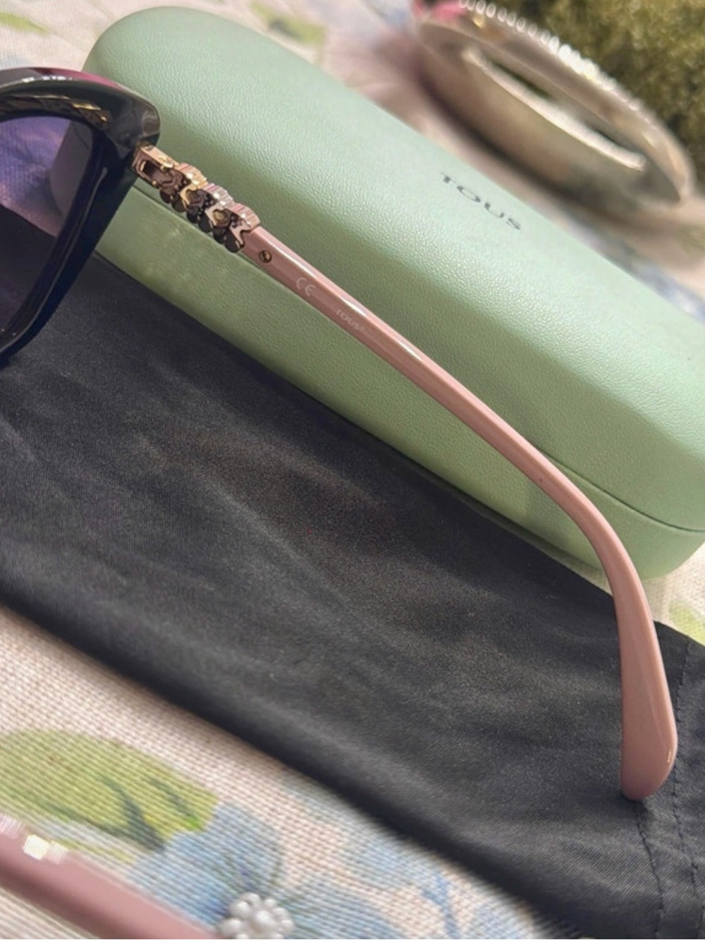 TOUS Black Sunglasses with Pink Temples - Picture 5 of 6